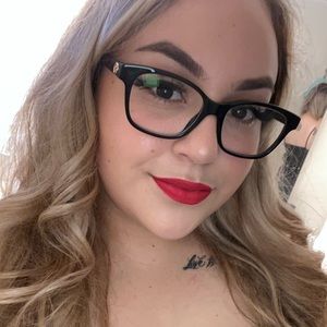 Meet your Posher, Melanie